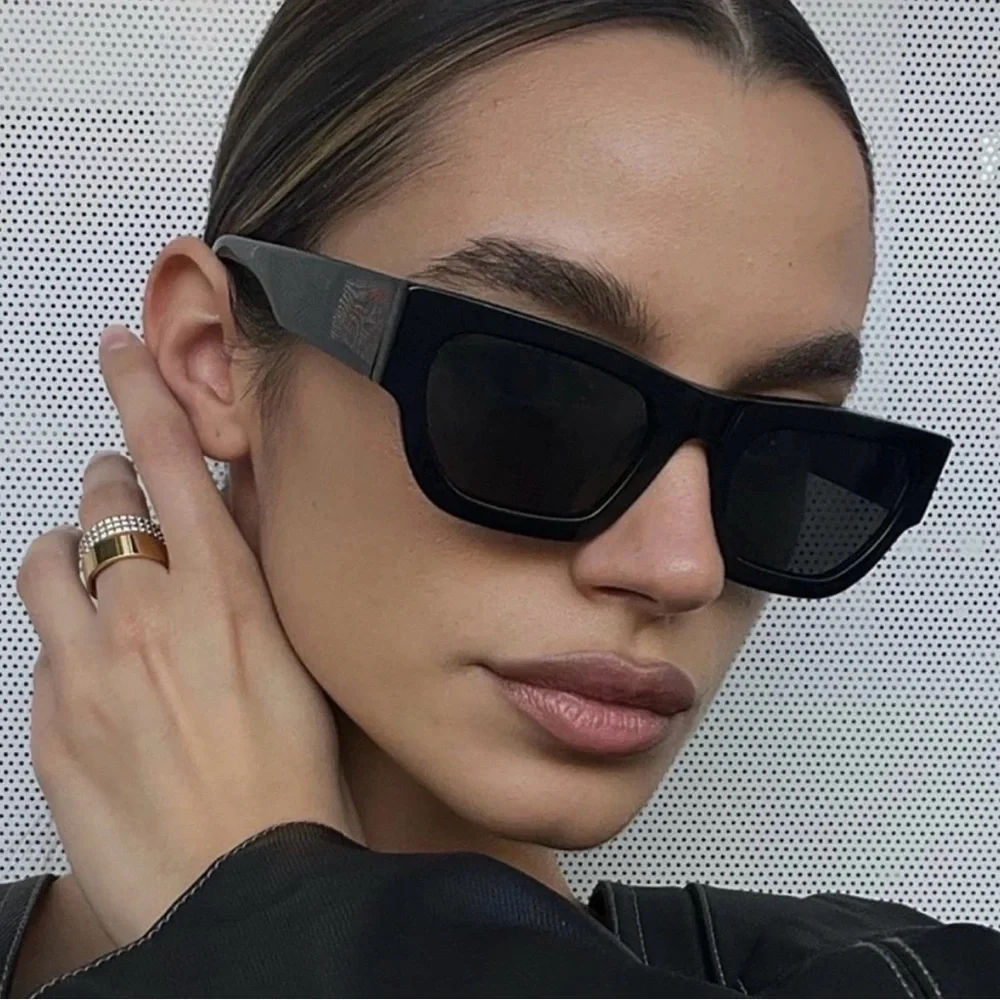 Vehla “FINN” sunglasses in black/smoke - Picture 2 of 3